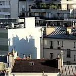 Tour Eiffel - Vue Imprenable Au-dessus Des Toits, Balcon Daire