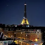 Tour Eiffel - Vue Imprenable Au-dessus Des Toits, Balcon * Paris