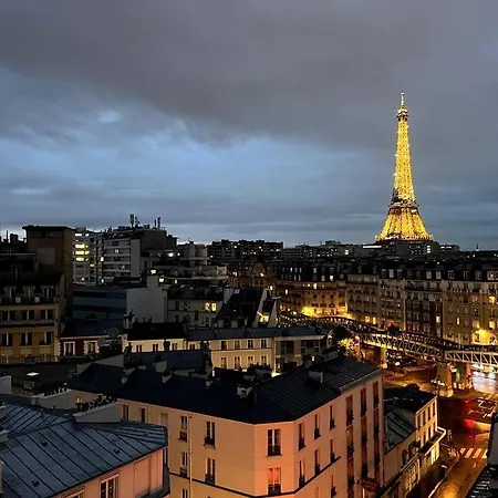 דירה Tour Eiffel - Vue Imprenable Au-dessus Des Toits, Balcon