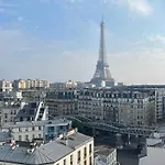 דירה Tour Eiffel - Vue Imprenable Au-dessus Des Toits, Balcon פריז