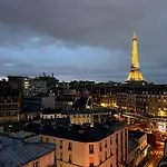 아파트 Tour Eiffel - Vue Imprenable Au-dessus Des Toits, Balcon