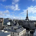 Tour Eiffel - Vue Imprenable Au-dessus Des Toits, Balcon פריז