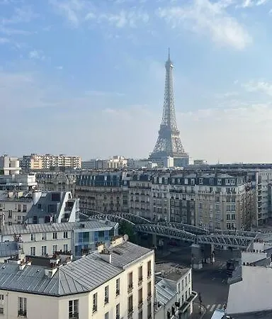 Apartament Tour Eiffel - Vue Imprenable Au-dessus Des Toits, Balcon Paryż