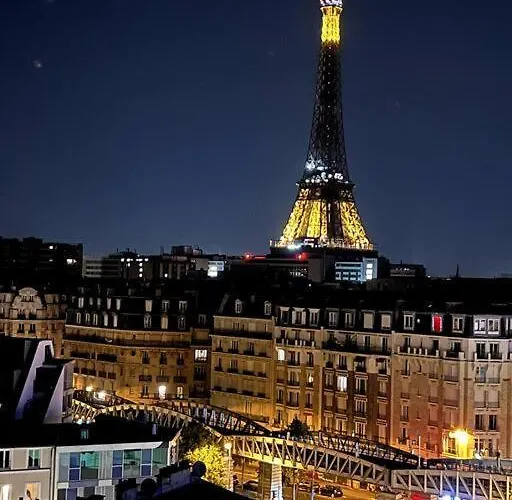 Tour Eiffel - Vue Imprenable Au-dessus Des Toits, Balcon Daire