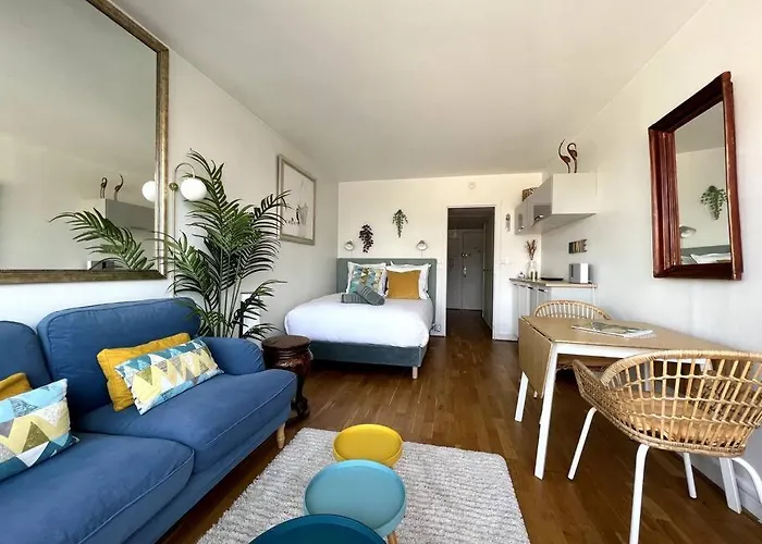 Tour Eiffel - Vue Imprenable Au-dessus Des Toits, Balcon Paris