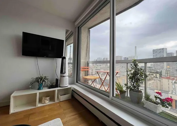Tour Eiffel - Vue Imprenable Au-dessus Des Toits, Balcon Daire Paris
