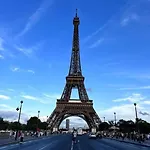 Tour Eiffel - Vue Imprenable Au-dessus Des Toits, Balcon *